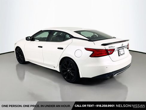 Certified 2017 Nissan Maxima SR w/ Midnight Edition FWD image 7