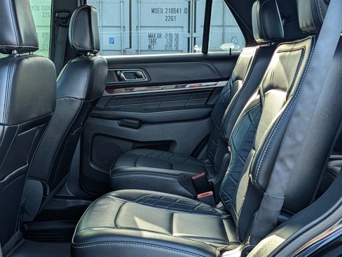 Certified 2018 Ford Explorer Platinum AWD/4WD image 15