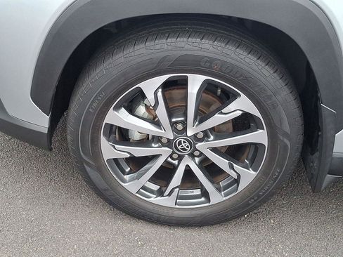 Used 2022 Toyota Corolla Cross XLE w/ Convenience Package image 8