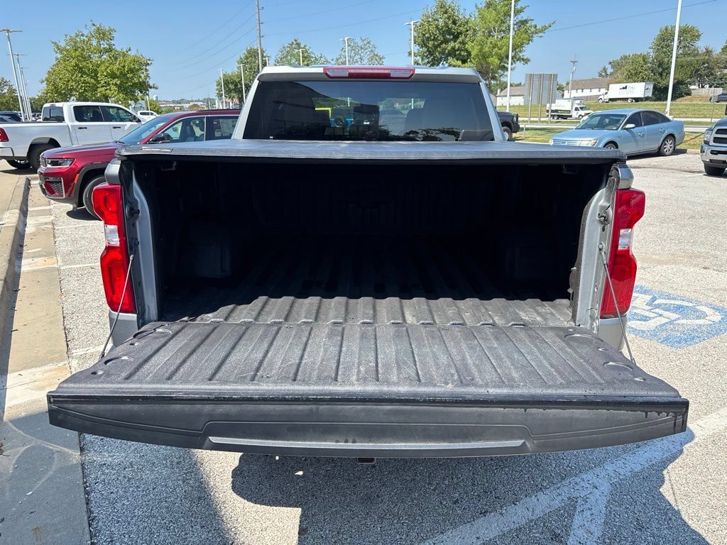 Used 2025 Chevrolet Silverado 1500 LT Trail Boss w/ LPO, Dark Essentials Package AWD/4WD image 12