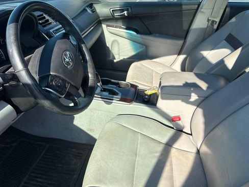 Used 2014 Toyota Camry XLE w/ Leather Package FWD image 13