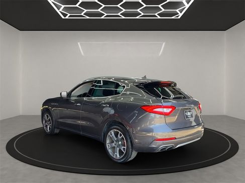 Used 2017 Maserati Levante w/ Luxury Package image 4