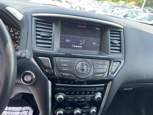 Used 2019 Nissan Pathfinder S AWD/4WD image 15