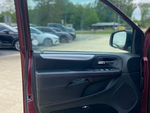 Used 2019 Dodge Grand Caravan GT FWD image 17