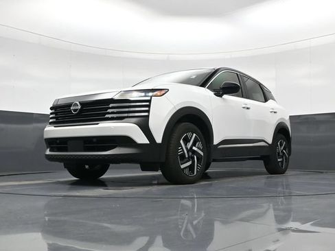 Used 2025 Nissan Kicks SV FWD image 18