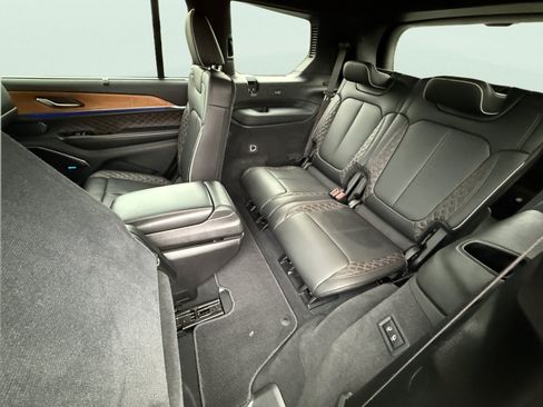 Used 2023 Jeep Grand Cherokee L Summit AWD/4WD image 12