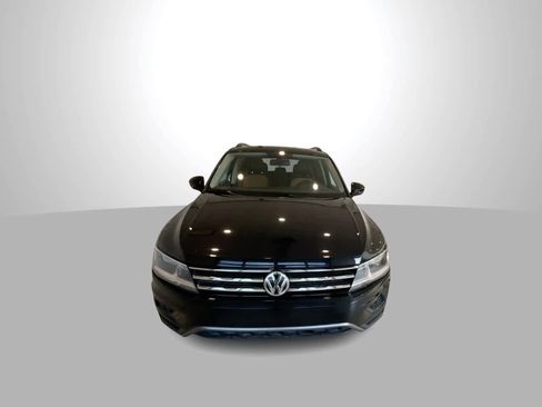 Used 2019 Volkswagen Tiguan SE w/ Panoramic Sunroof Package image 3