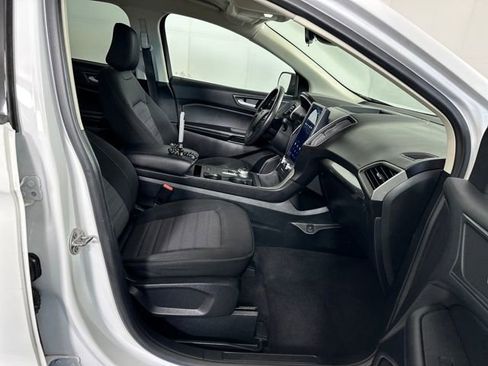 Used 2021 Ford Edge SE image 28