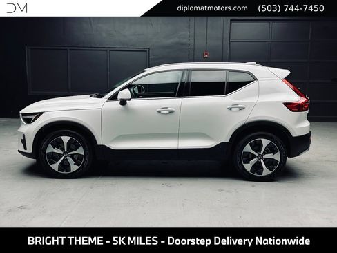 Used 2025 Volvo XC40 B5 Core w/ Protection Package Premier AWD/4WD image 4