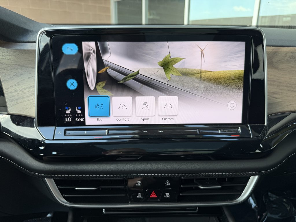 Used 2024 Volkswagen Atlas SE w/ Panoramic Sunroof Package FWD image 26