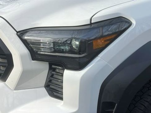 Used 2024 Toyota Tacoma TRD Off-Road image 7
