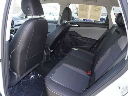 Used 2023 Volkswagen Taos SE image 12