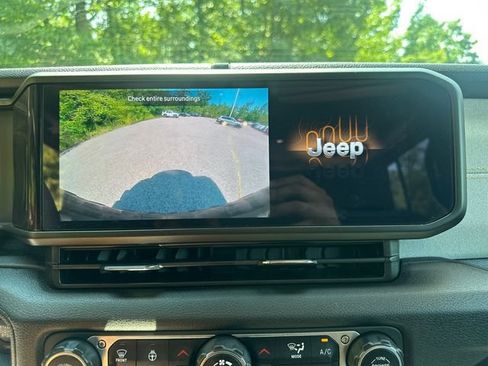 Used 2024 Jeep Wrangler Unlimited AWD/4WD image 37