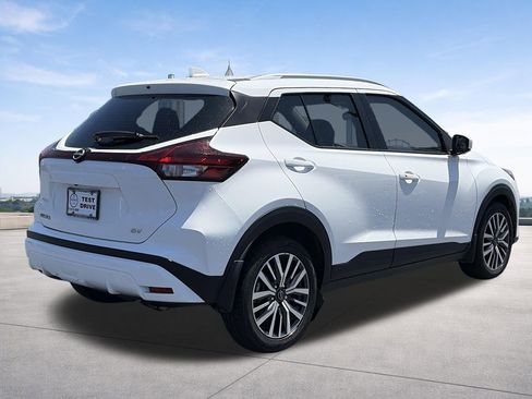 Certified 2023 Nissan Kicks SV FWD image 4