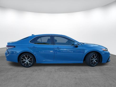 Used 2023 Toyota Camry SE w/ Convenience Package FWD image 4