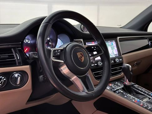 Used 2020 Porsche Macan AWD/4WD image 18