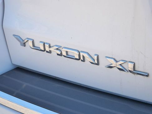 Used 2016 GMC Yukon XL Denali w/ Open Road Package AWD/4WD image 17