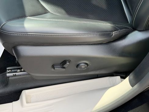 Used 2023 Chrysler Pacifica Touring-L FWD image 22