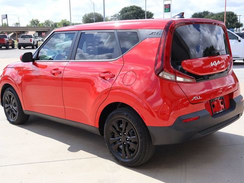 Used 2022 Kia Soul LX FWD image 8