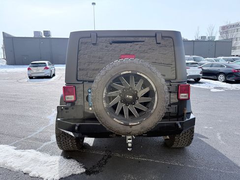 Used 2017 Jeep Wrangler Unlimited Sahara w/ Max Tow Package image 4