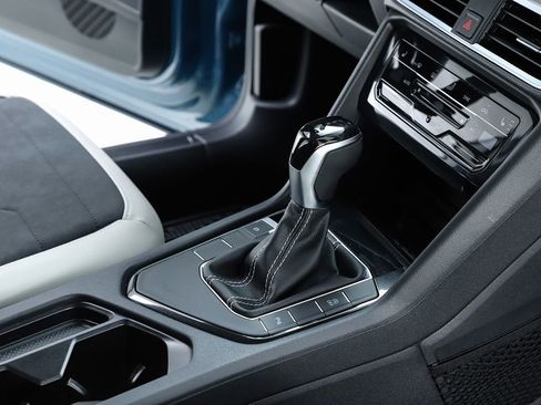 New 2026 Volkswagen Taos SE FWD image 68