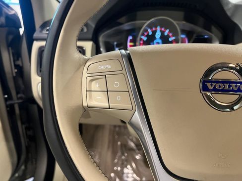 Used 2016 Volvo XC70 T5 Premier w/ Proximity Package AWD/4WD image 13