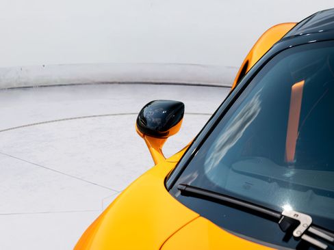 Used 2025 McLaren Artura Spider RWD image 12