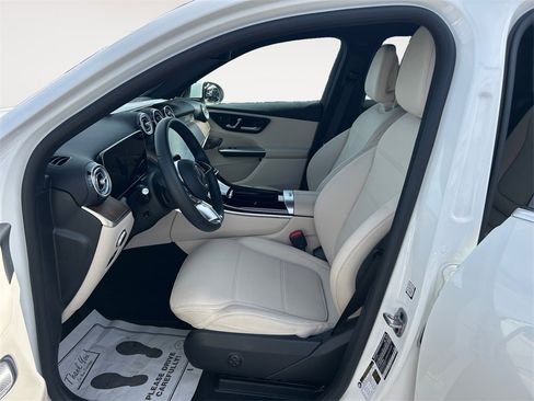 Used 2025 Mercedes-Benz GLC 300 4MATIC image 15