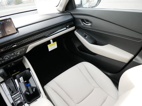 Certified 2025 Honda Accord EX-L image 11