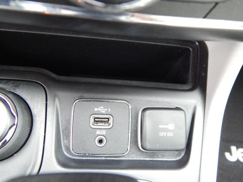 Used 2020 Jeep Cherokee Limited AWD/4WD image 22