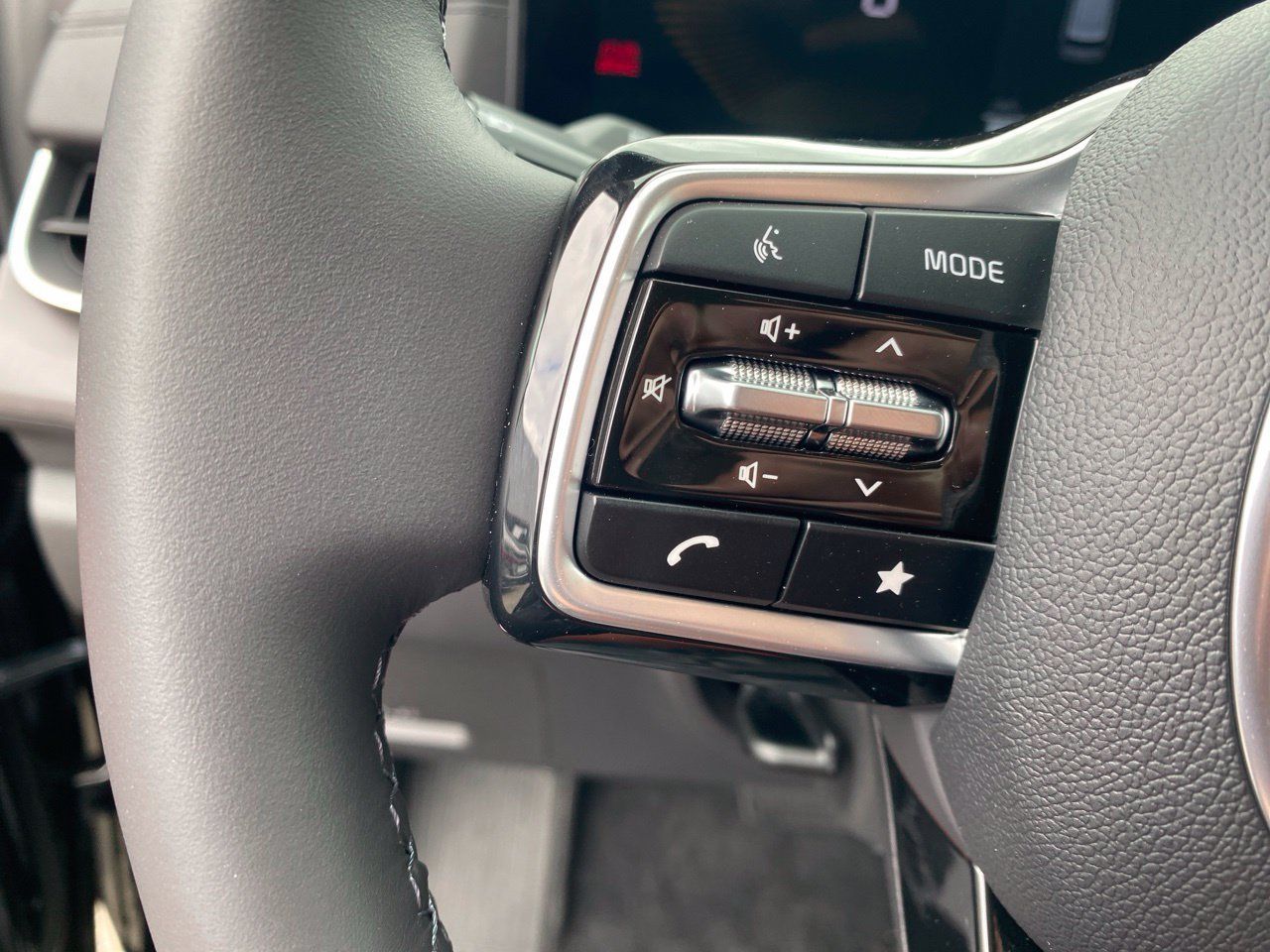 New 2026 Kia Carnival EX FWD image 15