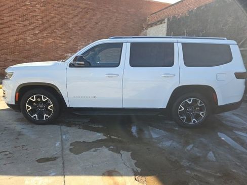 Used 2024 Jeep Wagoneer Series III image 4