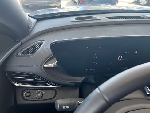 Used 2025 Buick Envista Sport Touring image 34