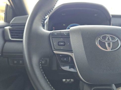 Used 2025 Toyota Camry SE FWD image 31