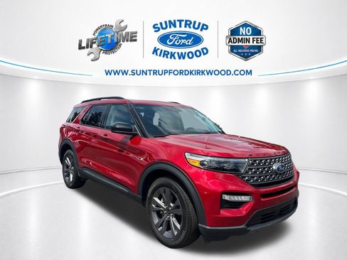 Used 2024 Ford Explorer XLT w/ Equipment Group 202A AWD/4WD image 9
