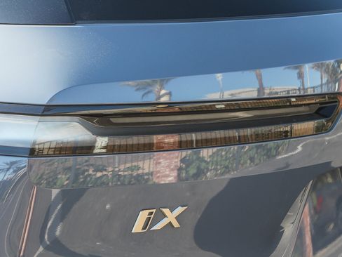 Used 2023 BMW iX xDrive50 w/ Premium Package AWD/4WD image 11
