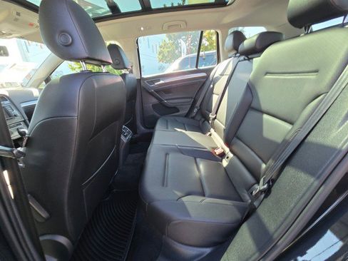 Used 2017 Volkswagen Golf Alltrack S image 18