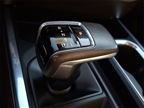 Used 2022 GMC Sierra 1500 SLT w/ SLT Premium Plus Package image 17