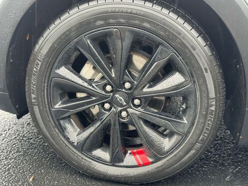 Used 2023 Chevrolet Bolt EUV Premier w/ Redline Edition image 17