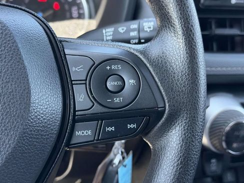 Used 2022 Toyota RAV4 LE AWD/4WD image 25