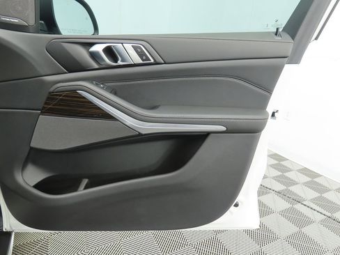 Certified 2024 BMW X5 xDrive40i w/ Premium Package image 25