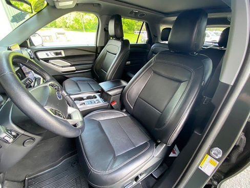 Certified 2023 Ford Explorer Limited w/ Limited Technology Package AWD/4WD image 24