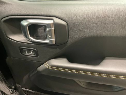 Used 2025 Jeep Wrangler Unlimited Sahara AWD/4WD image 12