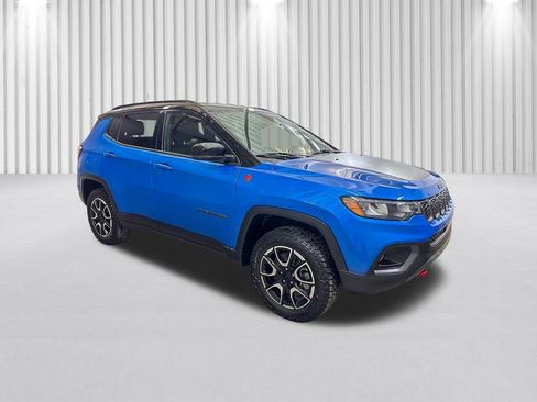 Certified 2024 Jeep Compass Trailhawk AWD/4WD image 2