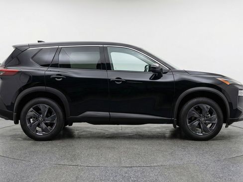 Used 2025 Nissan Rogue SV image 11