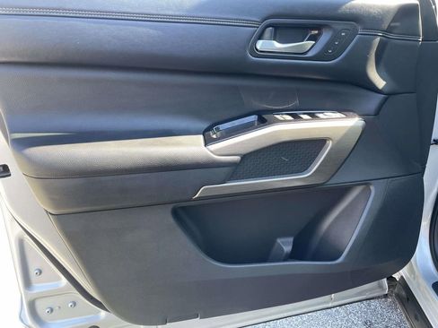 Used 2024 Nissan Pathfinder Platinum image 15