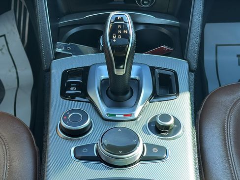 Used 2024 Alfa Romeo Stelvio Ti image 24