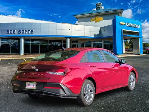 Used 2024 Hyundai Elantra SEL FWD image 3