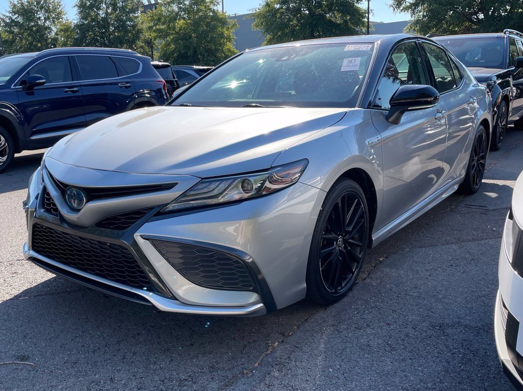 Used 2021 Toyota Camry XSE w/ Navigation Upgrade Package FWD image 3
