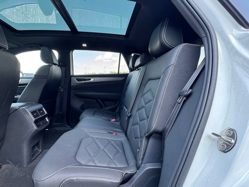 Used 2024 Volkswagen Atlas Cross Sport SE w/ Panoramic Sunroof Package AWD/4WD image 27